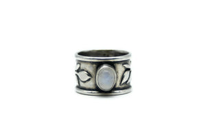 Trailing Moon Ring (Size 6.5)