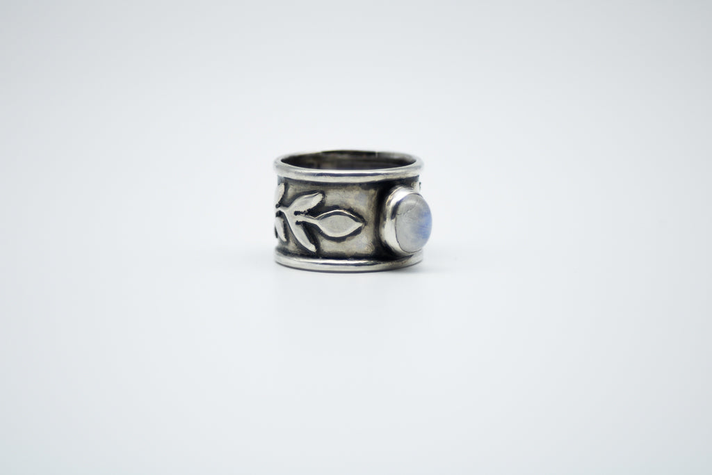 Trailing Moon Ring (Size 6.5)