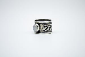 Trailing Moon Ring (Size 6.5)